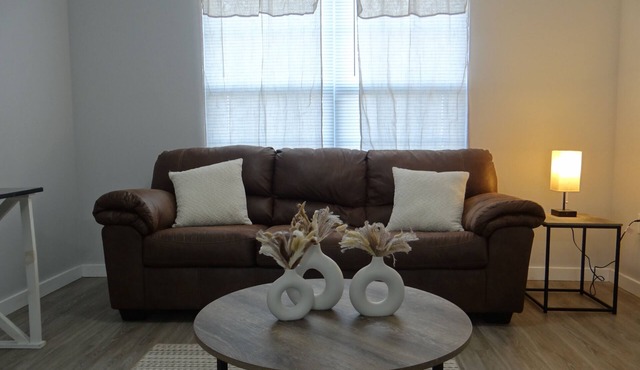 Spacious 3Bed/3Bath Apt: Pet-Friendly, Gym, Minutes from EIU & Local Attractions