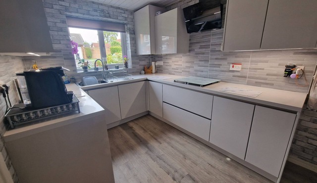 Spacious 3bed semi/Gamesroom/Drive/10mins to City