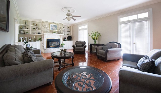 Spacious 3bedroom, sleeps 16, residential retreat