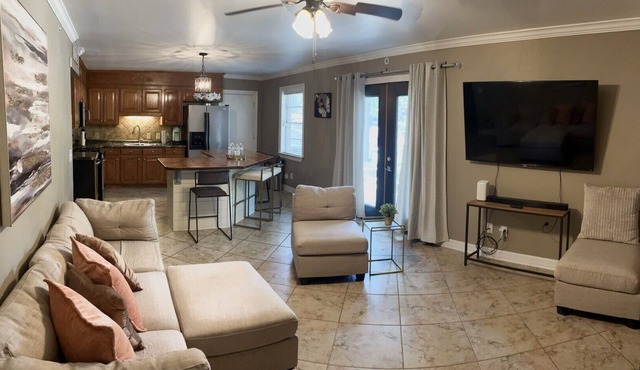 Spacious 3Bedroom Home Perfect for Families & Remote Work w/views of Cross Lake