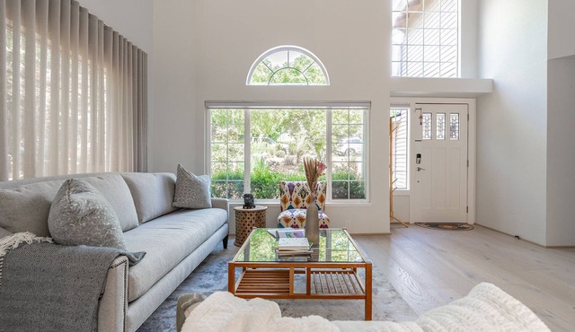 Spacious 3bedrooms home in Central Kirkland, Near Google 30day+