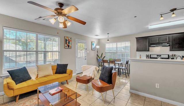 Spacious 3BR, 2.5BA |Central Austin| Pet Friendly