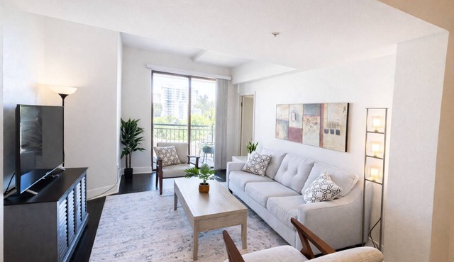 Spacious 3BR/2BA 30+ Night Rental Wilshire Corridor Near UCLA, Westwood