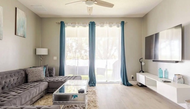 Spacious 3BR 2BA Apopka Vacation Rental. Close to Disney, Universal & Springs