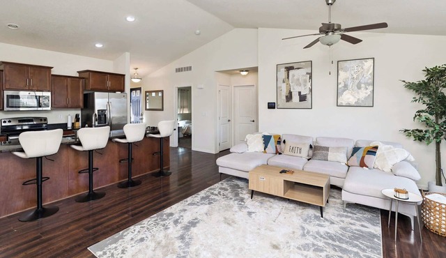 Spacious 3BR/2BA Getaway in Des Moines