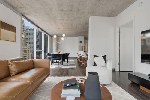 Spacious 3BR 2BA Haven City Views Steps from Millennium Park