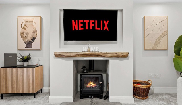 Spacious 3BR 3-Bath Modern Home | Warrington