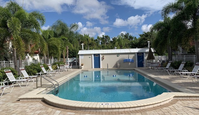 Spacious 3BR/3B Townhouse Near Sanibel & FMB.