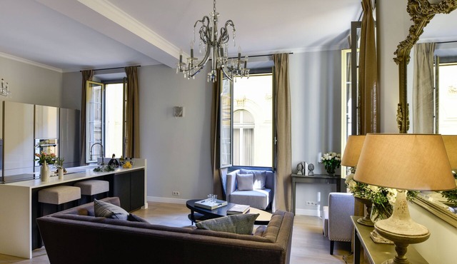 Spacious 3BR/3BA Apartment in Old Town Nice 2-Min Walk to Beach Full A/C