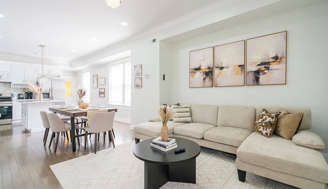 Spacious 3BR/3BA - Sleeps 8 - 10 Min to Stadium