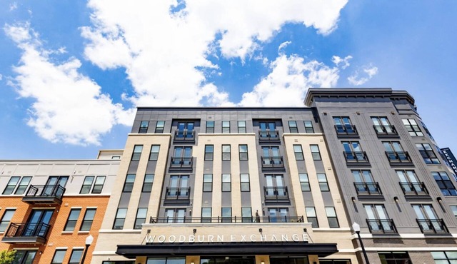 Spacious 3BR/3BA Suites Near Downtown Cincinnati