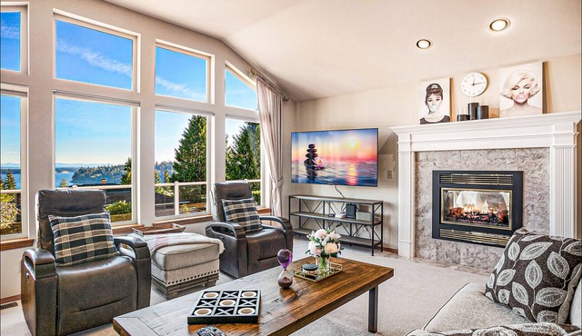 Spacious 3BR/3BA with Spectacular Water Views