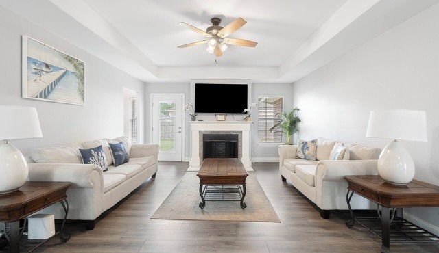 Spacious 3BR - 7 Miles to Beach - Pet Friendly