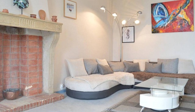 Spacious 3BR Apartment with Parking, Near Port and Beach in Banyuls-sur-Mer