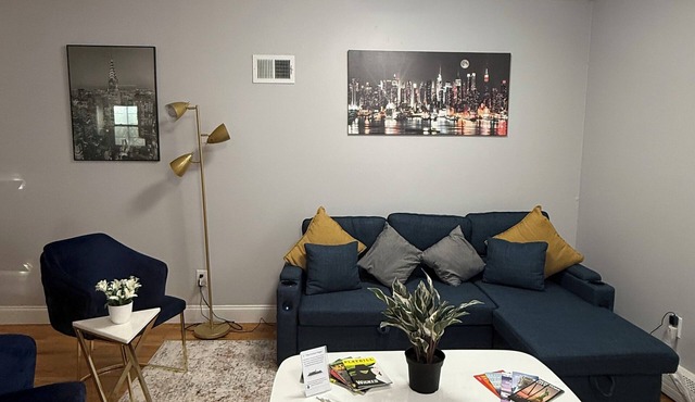 Spacious 3BR Apartment Near Manhattan & MetLife Stadium – Sleeps 8