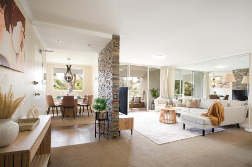 Spacious 3BR Apt Near Bondi - Pool & Parking