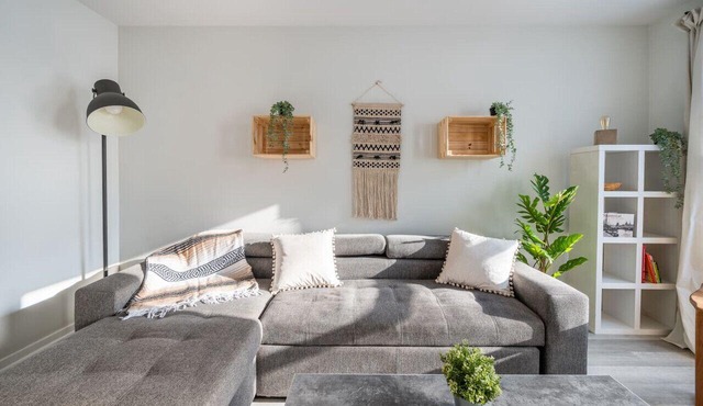 Spacious 3BR Apt with Free Parking