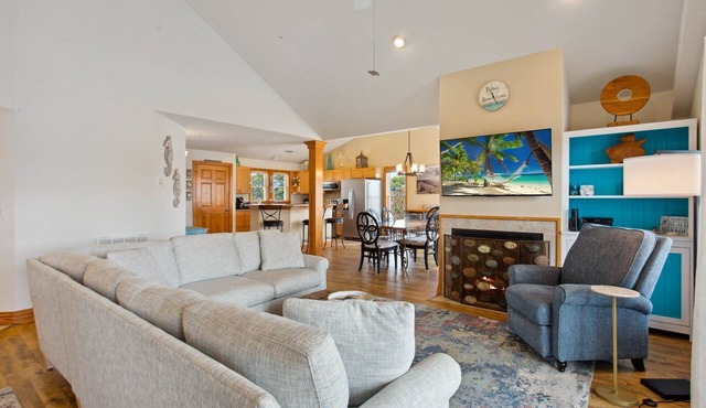 Spacious 3BR Condo: Pool, Gym & 5-Min Beach Drive