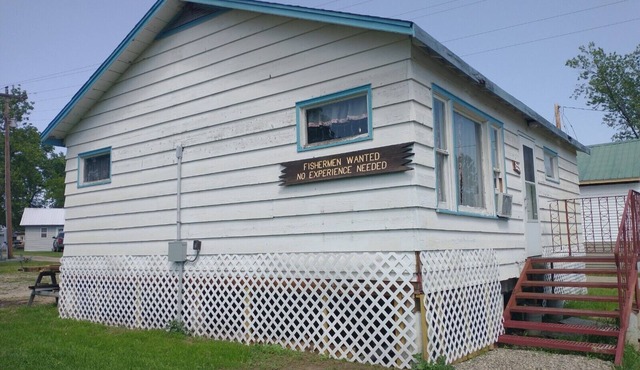 Spacious 3br cabin 4 blks from Leech Lake. All appliances and spectacular patio!
