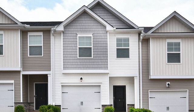 Spacious 3BR Condo Near Downtown Greenville, I-85, Shopping, Dining, and More!