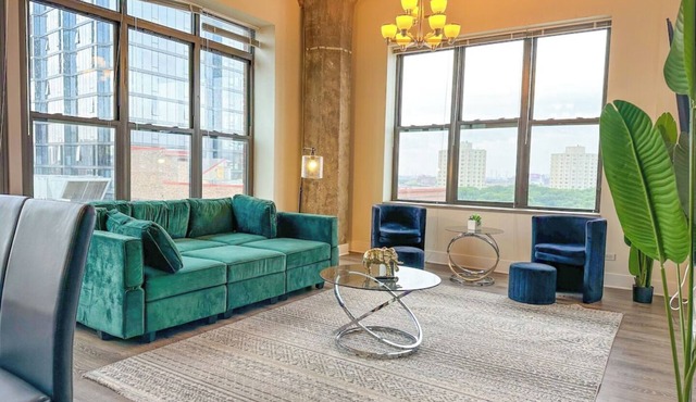 Spacious 3BR Corner Family Oasis Near McCormick Place & Soldier Field