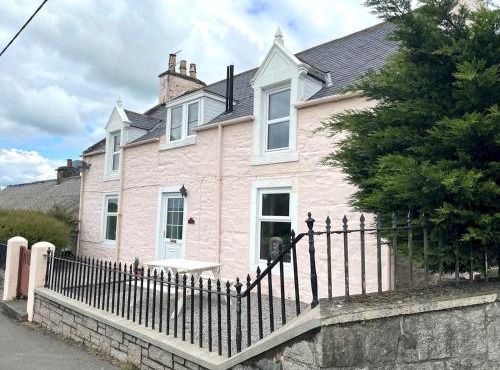 Spacious 3BR Cottage in Beautiful Rural Setting - Pass the Keys