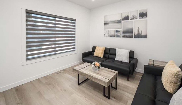 Spacious 3BR Duplex Near Downtown FREE Banff Pass Netflix Wine!