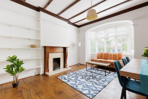 Spacious 3BR Edwardian Home with Garden&Parking