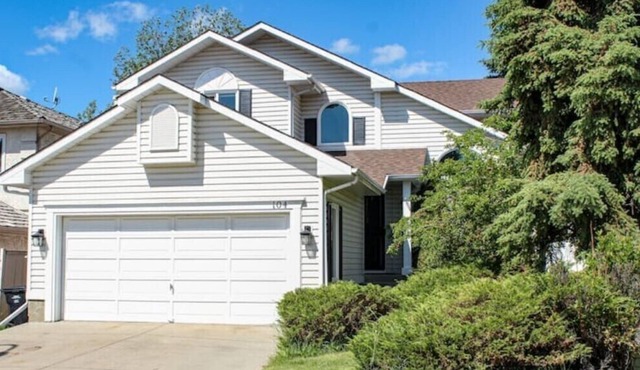 Spacious 3BR entire house in SW Calgary