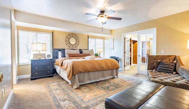 Spacious 3BR Extended Stay: Airport, Downtown, Ski