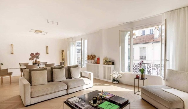 Spacious 3BR, Champs-Élysées in 10 min