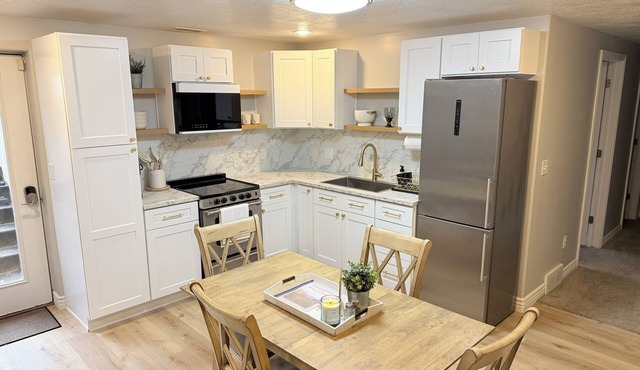 Spacious 3BR Furnished Basement w/Patio Grill - Family Friendly & Flexible Stay