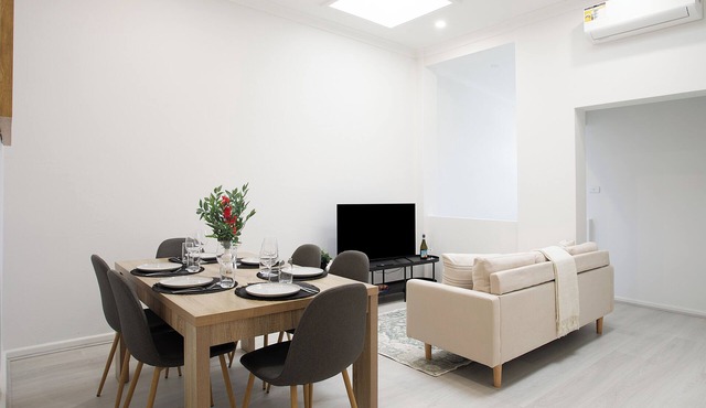 Spacious 3BR Glebe House w Yard & Free Street parking. Walk to Fish Market.