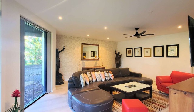 Spacious 3BR ground floor holiday home close to beach