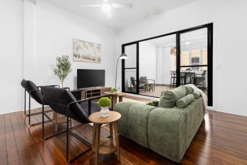 Spacious 3BR Heritage Apartment with Pool, Parking