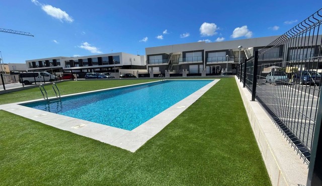 Spacious 3BR Home with Community Pool - Extended Stays - Near Airport