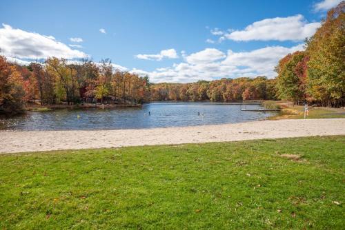 Spacious 3BR Home with BBQ in Gated Penn Estates