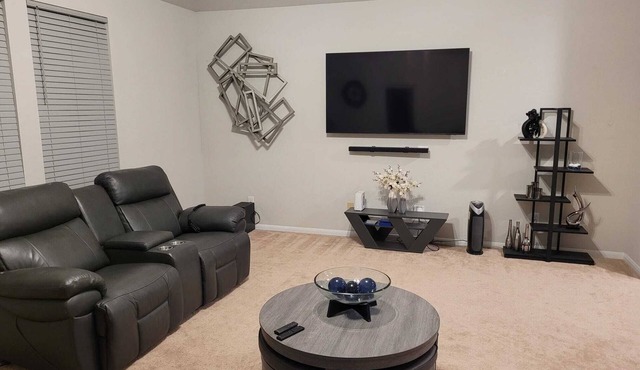 Spacious 3BR Home 20 minutes to NRG & Rodeo, Sleeps 7 Free Parking, WIFI