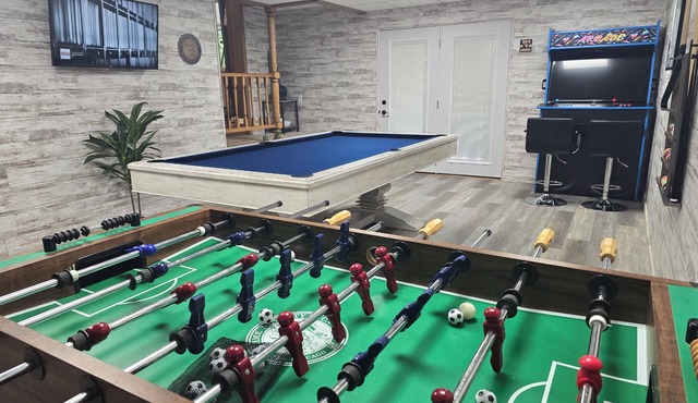 Spacious 3BR Home: Game Room, Tesla Charger, 1 Gigabit Internet, Close to WVU