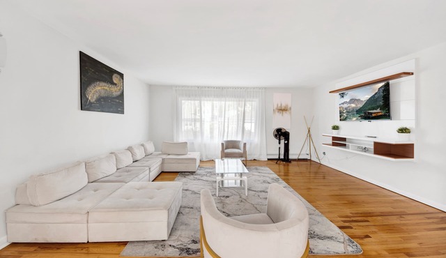 Spacious 3BR Home Game Room Free Parking Easy NYC Access