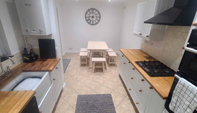 Spacious 3BR Home in Basingstoke