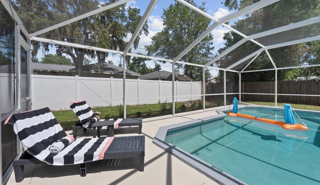 Spacious 3BR Home in Prime Location – Private Heated Pool & Hot Tub