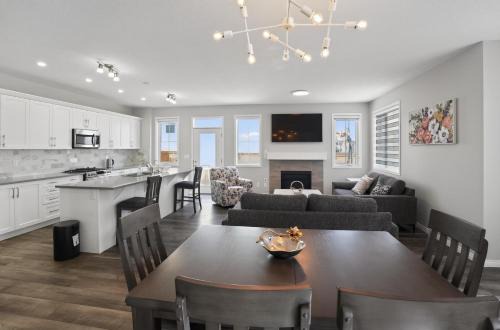 Spacious 3BR Home Near Airport & Shopping