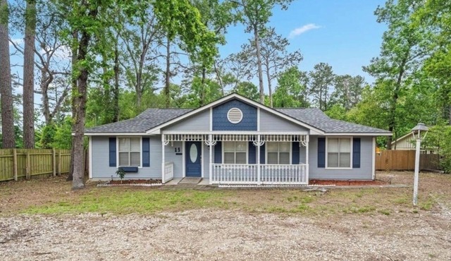 Spacious 3BR Home Near I-45 — Perfect for Families! “Cozy Getaway"