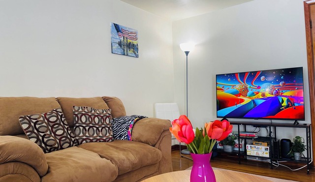 Spacious 3BR Home Near UB, Niagara Falls, Airport - AC/Heat Washer & Dryer