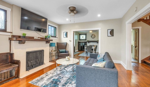 Spacious 3BR Home near Downtown, Oakland & East Liberty! Max 15 nights by RedAwning