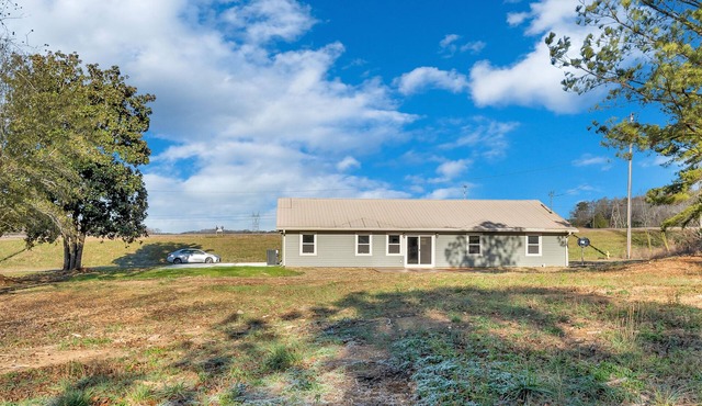 Spacious 3BR Home on 10 Acres in Benton TN perfect for Families