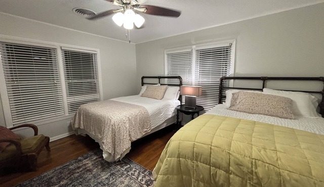 Spacious 3BR Home Sleeps 12 + Optional Studio Apartment for 14 Guests Ping Pong!