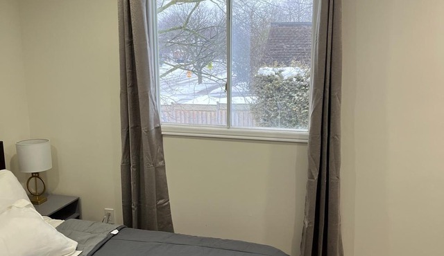 Spacious 3BR Home|University of Waterloo& Laurier|Parking,Fast WiFi,Private Yard