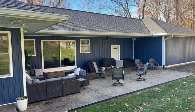 Spacious 3BR Home w/Gym, Office, and Huge Yard. Pet and Extended Stay Friendly